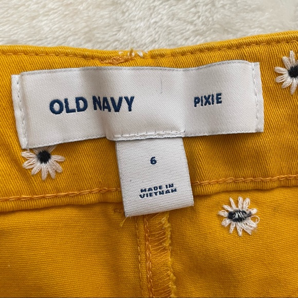 Daisy patterned yellow Old Navy Pixie Pants - Picture 4 of 6